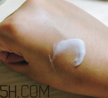 蘭蔻水光潤(rùn)養(yǎng)活力霜怎么用_使用方法 蘭蔻水光潤(rùn)養(yǎng)活力霜怎么用_使用方法