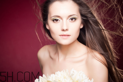 護(hù)發(fā)精油怎么挑選？椰子油護(hù)發(fā)后的護(hù)理