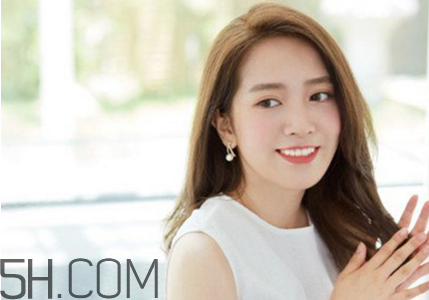 不同發(fā)質(zhì)使用哪種精油好？護(hù)發(fā)素和護(hù)發(fā)精油的區(qū)別