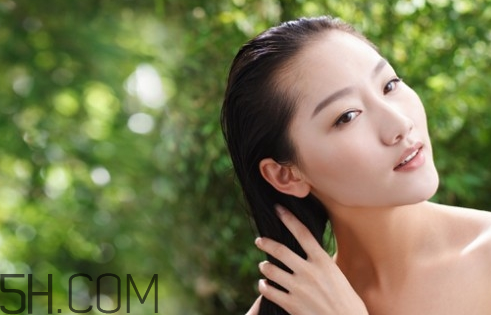 不同發(fā)質(zhì)使用哪種精油好？護(hù)發(fā)素和護(hù)發(fā)精油的區(qū)別