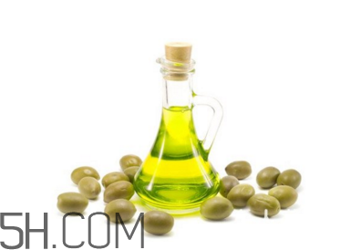 不同發(fā)質(zhì)使用哪種精油好？護(hù)發(fā)素和護(hù)發(fā)精油的區(qū)別