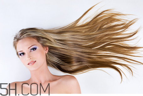 護(hù)發(fā)素一周用幾次合適？使用護(hù)發(fā)素的注意事項(xiàng)