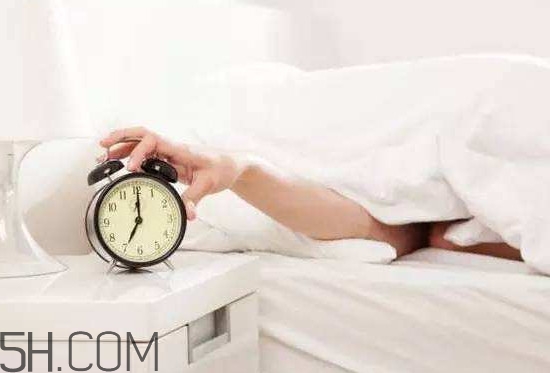 睡眠不足會有什么影響？長期睡眠不足是指多少時間以上