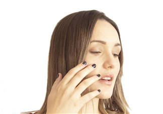 發(fā)膜好還是護(hù)發(fā)素好？護(hù)發(fā)素的使用誤區(qū)