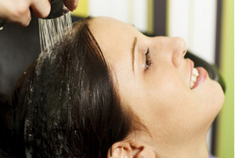 潤發(fā)乳和護(hù)發(fā)素有什么區(qū)別？護(hù)發(fā)素怎么洗干凈？