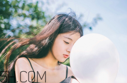 油性發(fā)質(zhì)用護發(fā)素需注意什么？用護發(fā)素后再用發(fā)膜會怎樣？