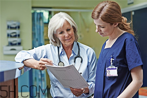 胃潰瘍會傳染嗎？胃潰瘍會嘔吐嗎？