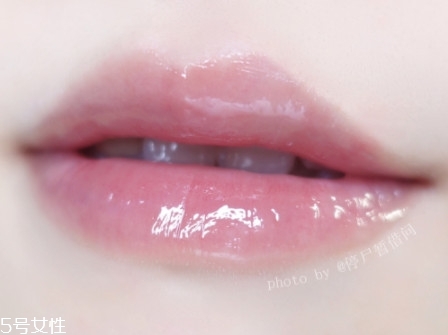 唇膜可以淡化唇紋嗎 淡化唇紋能用唇膜嗎 唇膜可以淡化唇紋嗎 淡化唇紋能用唇膜嗎