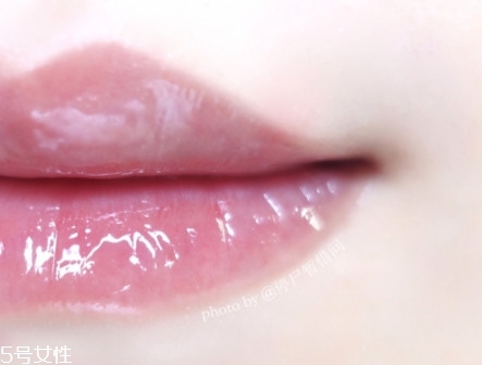 唇膜可以淡化唇紋嗎 淡化唇紋能用唇膜嗎 唇膜可以淡化唇紋嗎 淡化唇紋能用唇膜嗎