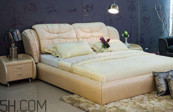 睡覺是硬床好還是軟床好？睡什么床最好？