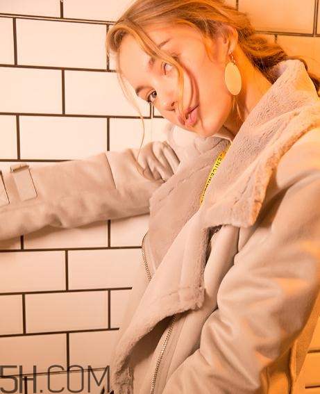 皮毛一體掉色正常嗎？皮毛一體掉色怎么處理？