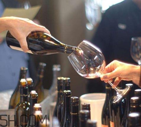 酒精肝是什么引起的？酒精肝是喝酒喝的嗎？