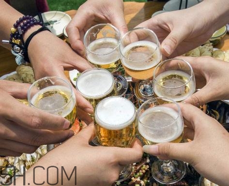 酒精肝是什么引起的？酒精肝是喝酒喝的嗎？