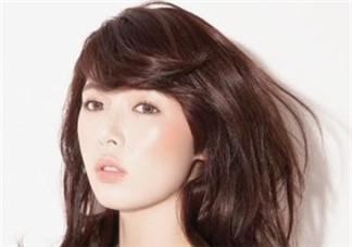 發(fā)膜和彈力素有什么區(qū)別？發(fā)膜和護發(fā)素要同時用嗎？