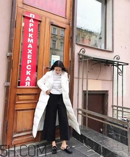 白色羽絨服配什么鞋子？白色羽絨服搭配鞋子圖片