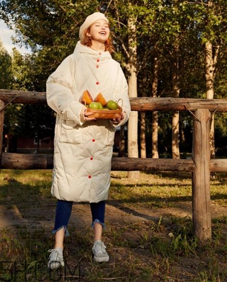 白色羽絨服配什么鞋子？白色羽絨服搭配鞋子圖片