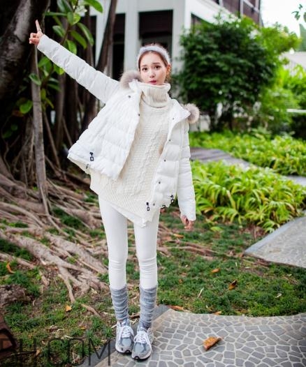 白色羽絨服配什么褲子？白色羽絨服搭配褲子圖片