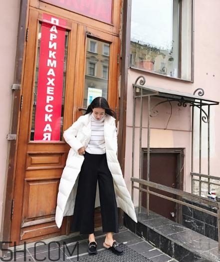 白色羽絨服配什么顏色毛衣？白色羽絨服搭配毛衣圖片