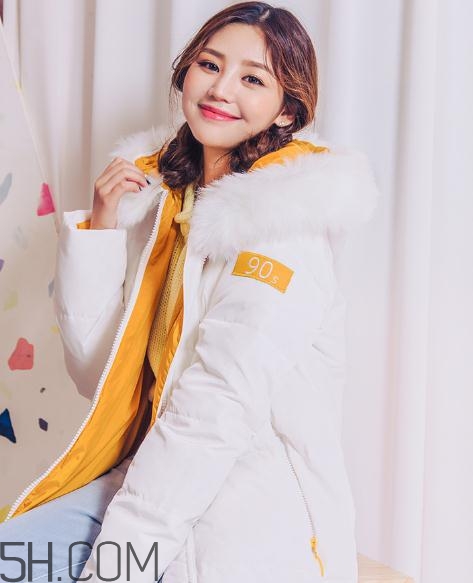 白色羽絨服發(fā)黃怎么洗白？白色羽絨服染色怎么能去掉？