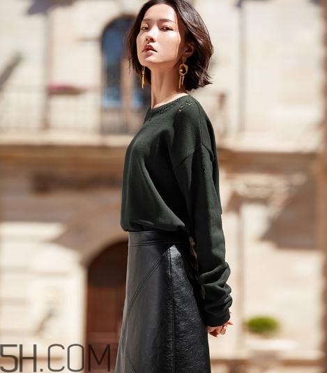 皮裙可以用掛燙機(jī)燙嗎？皮裙怎么熨燙？