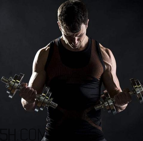 啞鈴彎舉重量多少合適？啞鈴彎舉重量是一對還是一個？