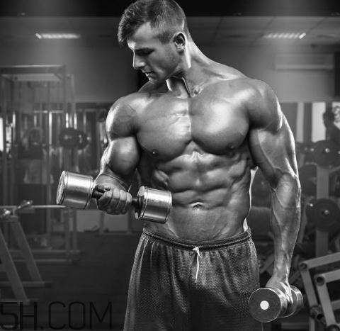 啞鈴彎舉可以天天練嗎？啞鈴彎舉手腕疼是什么原因？