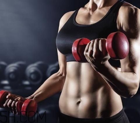 啞鈴彎舉可以天天練嗎？啞鈴彎舉手腕疼是什么原因？
