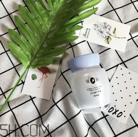 片仔癀珍珠霜和珍珠膏有什么區(qū)別？片仔癀珍珠膏測(cè)評(píng)