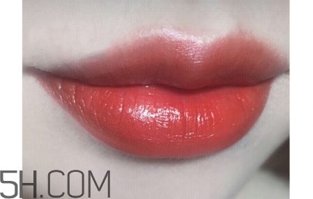 歐萊雅口紅真假辨別 歐萊雅口紅真假對(duì)比 歐萊雅口紅真假辨別 歐萊雅口紅真假對(duì)比