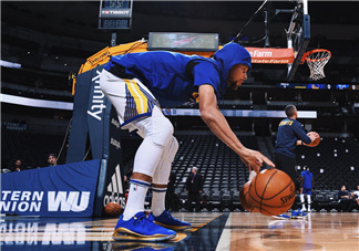 under armour curry 4 low勇士隊藍金配色會發(fā)售嗎？