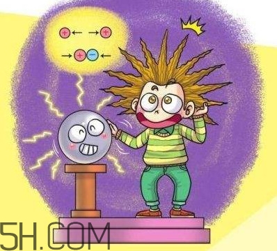 觸電是電流還是電壓？為何冬季手摸金屬會(huì)有觸電的感覺