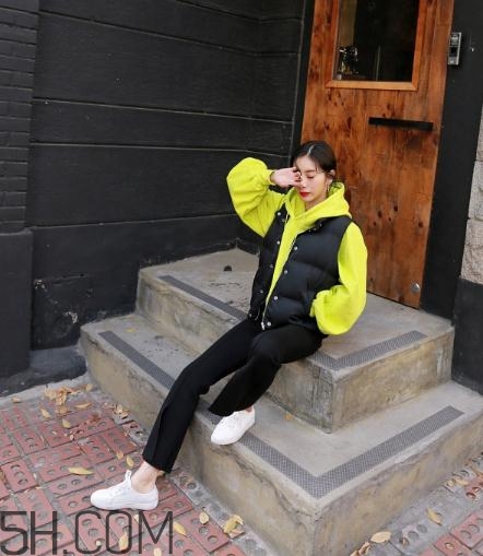 羽絨馬甲怎么搭配好看？羽絨馬甲搭配圖片