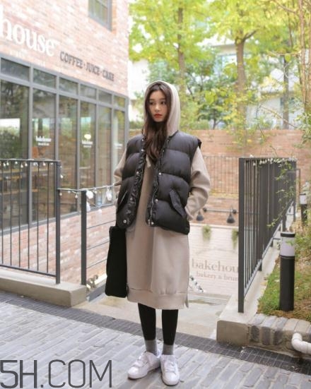 羽絨馬甲怎么搭配好看？羽絨馬甲搭配圖片
