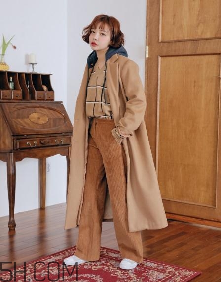 駝色內(nèi)搭配什么外套？駝色內(nèi)搭怎么搭配外套？