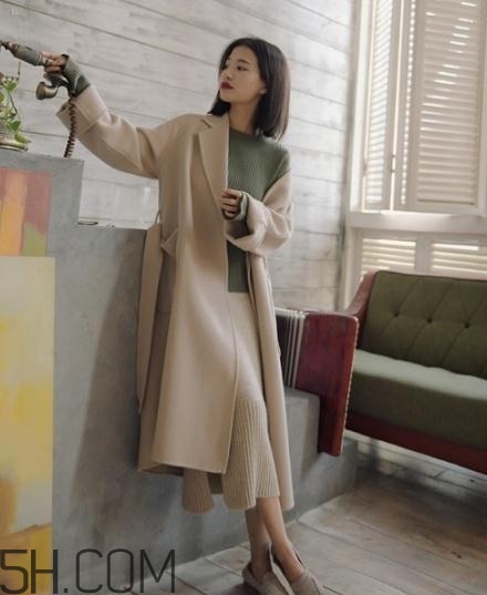 駝色大衣里面搭配什么？駝色大衣內(nèi)搭什么顏色好看？