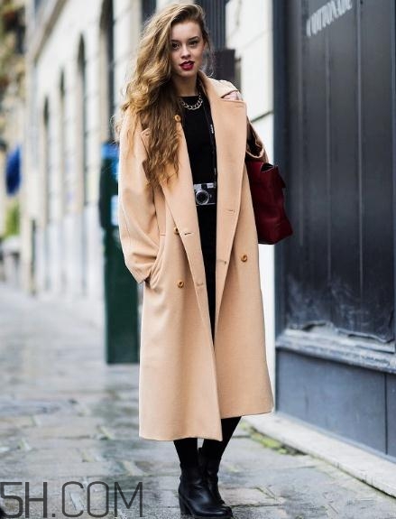 駝色大衣里面搭配什么？駝色大衣內(nèi)搭什么顏色好看？