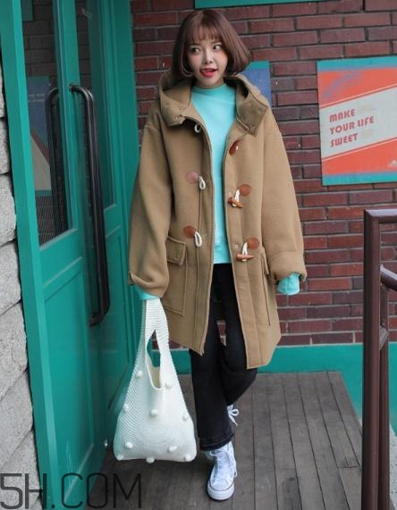 駝色大衣里面搭配什么？駝色大衣內(nèi)搭什么顏色好看？