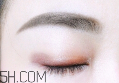 眼影可以帶上飛機嗎？眼影可以托運嗎？