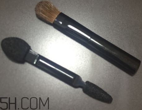 眼影可以帶上飛機嗎？眼影可以托運嗎？