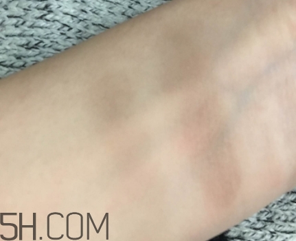 眼影可以用手指涂嗎？哪種眼影適合用手指涂