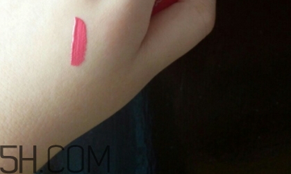 阿瑪尼紅管唇釉516多少錢？阿瑪尼限量紅管唇釉516專柜價(jià)