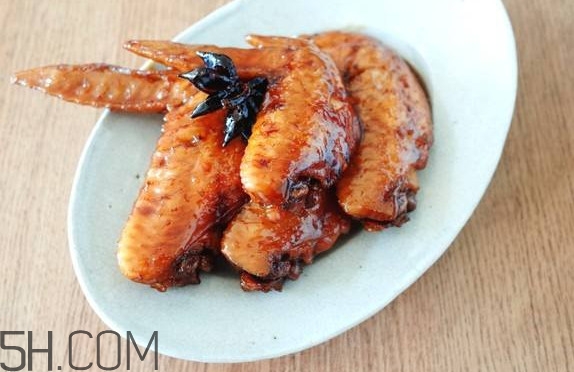 可樂雞翅需要用水焯多長時間？可樂雞翅是用翅中嗎