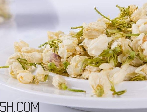 喝茉莉花茶有什么功效？茉莉花茶搭配什么沖泡好