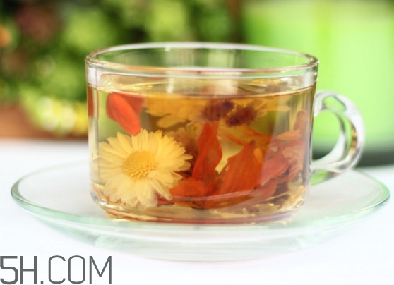 天氣干燥煲什么湯喝最好？氣候干燥喝什么茶好