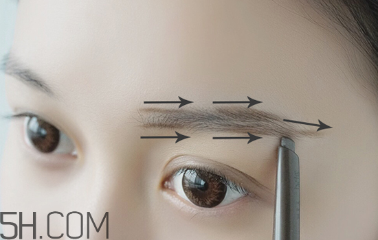 秋冬適合什么妝容？怎樣涂口紅好看？