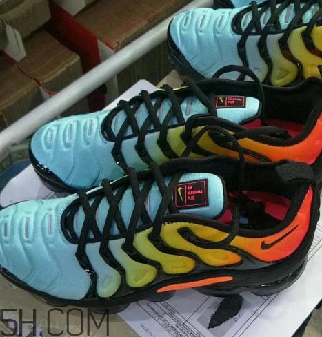 nike vapormax plus sunset彩虹配色發(fā)售時(shí)間_實(shí)物曝光 nike vapormax plus sunset彩虹配色發(fā)售時(shí)間_實(shí)物曝光