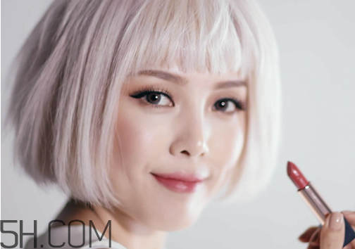 女生怎樣學(xué)會快速化妝？新手化妝需要的基本用品