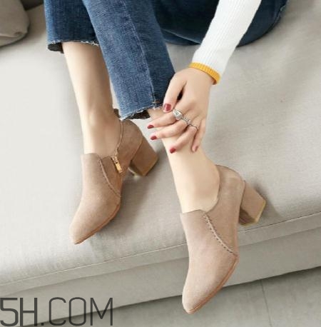 翻毛皮鞋發(fā)霉怎么處理？翻毛皮鞋沾水了怎么辦？