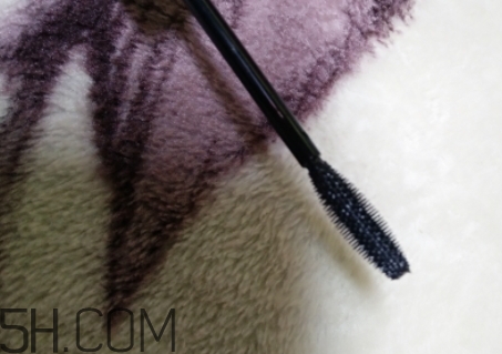 卡姿蘭睫毛膏和火烈鳥睫毛膏哪個(gè)好？對(duì)比