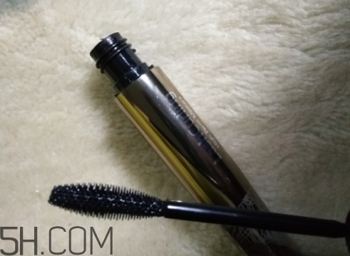 卡姿蘭睫毛膏和火烈鳥睫毛膏哪個(gè)好？對(duì)比